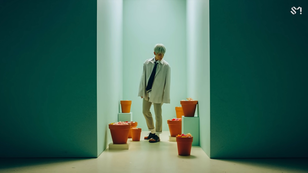 Small emotions start to bud  EXO-CBX:  花요일 (Blooming Day)EXO-CBX Part 7 / ∞ #cbx #cbx blooming day #exo-cbx#exo#baekhyun#chen #lil sad they didnt put xiumin in this room as well