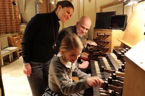 On Monday, February 17, 2019, Crown Princess Victoria and Princess Estelle of Sweden visited the Chu