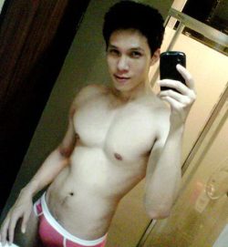 thailandbulge:  Little Thai hunk.