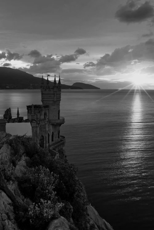 chaosophia218:  The Swallow’s Nest Castle in Crimea, Ukraine. 