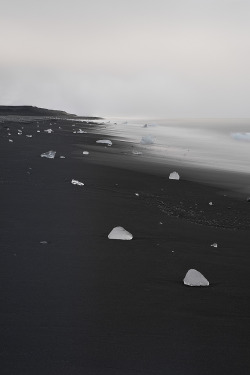 optimalist:  black sand beach 