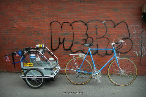 rorowe: My cargo trailer has a failed attempt at carrying a second bike… Wonder how well this setup 