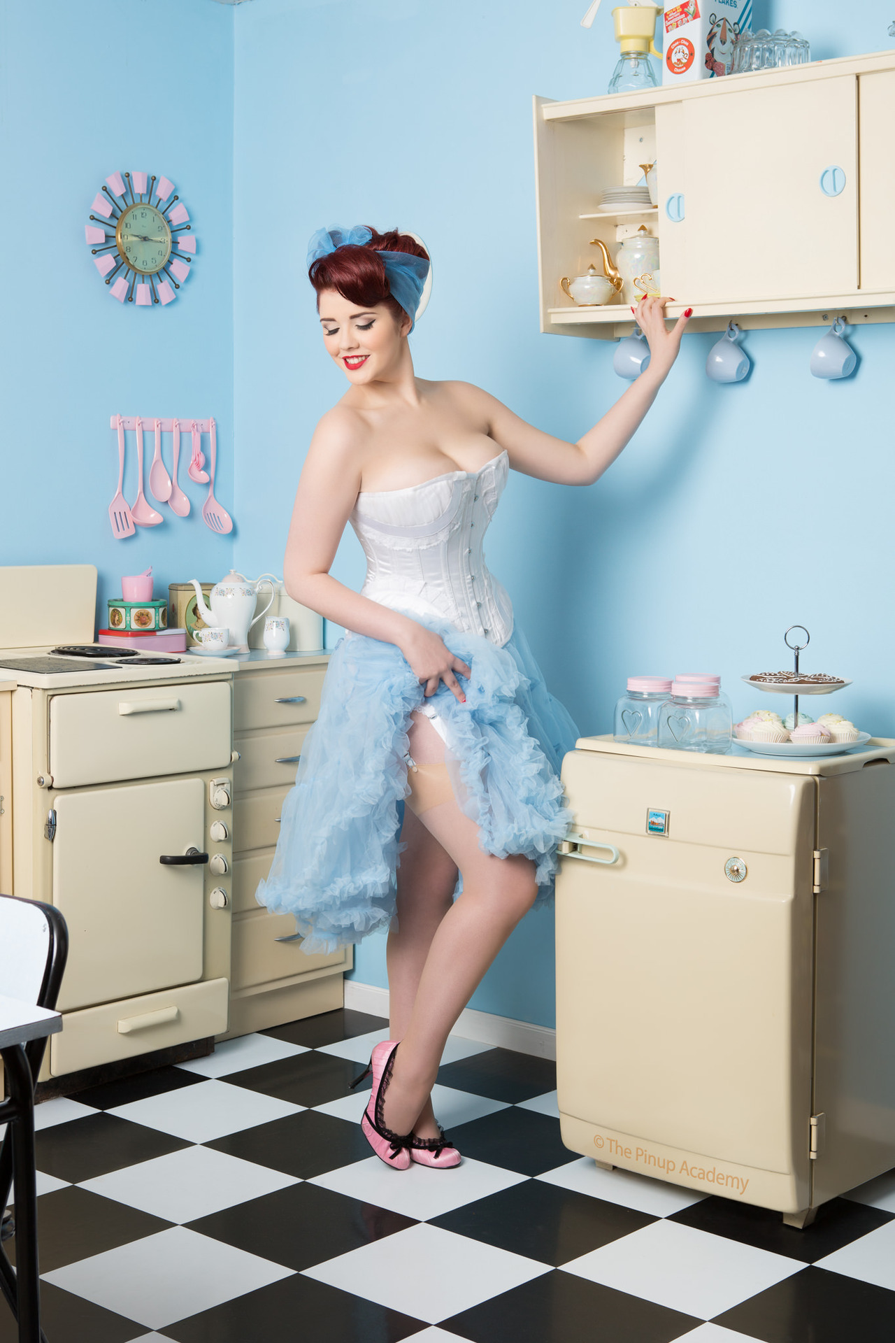 pinup-babes:  Scarlett Luxe in the kitchen https://pinup-babes.tumblr.com/pinup