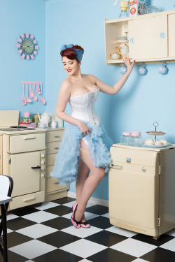 pinup-babes:  Scarlett Luxe in the kitchen