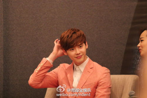 [Photo] 07/02/2015 Lee Jong Suk @ Guangzhou FM Press Conference Credit : ©南都全娱乐