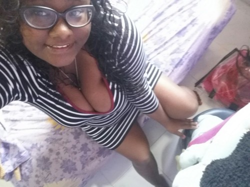 chocofuckydolly:  Since some of you asked me what kind of boys i like, heres my answer (btw im single :[ )  -Tall ..I’m  5 ft 2  -buff ..im a chubby girl..i need a big strong guy to make me feel fragile  -likes being called daddy   -Dominant  -Always