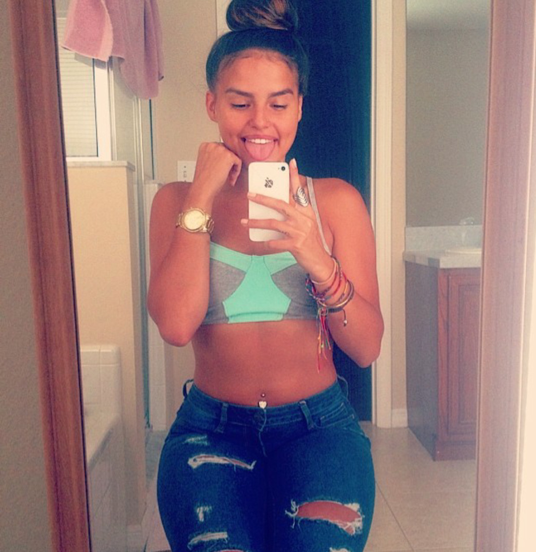 praduhhh:  showmethecouture:  thekatierodriguez:  👀👀 workouts been paying off