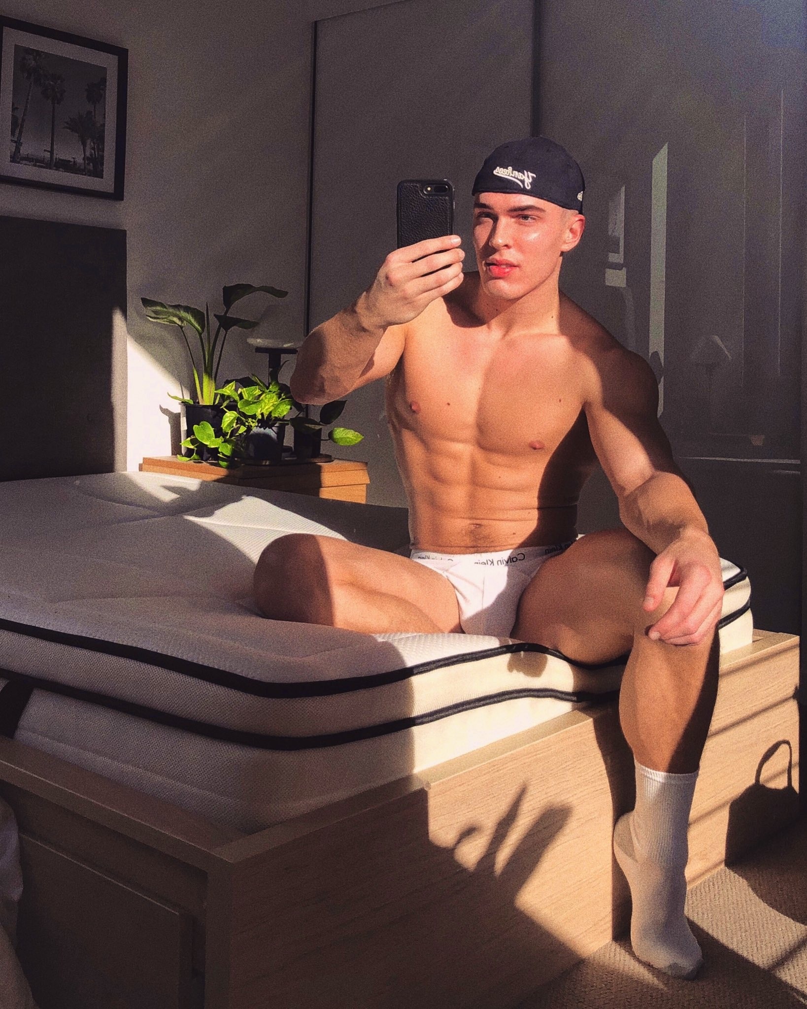 musclefantasyyounggay:Art&hellip; 🌅🎨🖌️