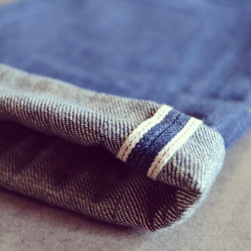 Pequeños detalles que marcan la diferencia. #Denim #selvege #raw #redline #vintage #vintagedenim #h