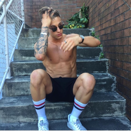 fyeahswaggy:Guys who look and dress like this can get it!