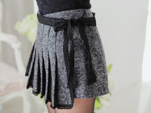 Lace-trim pleated skortGet it at Yesstyle!