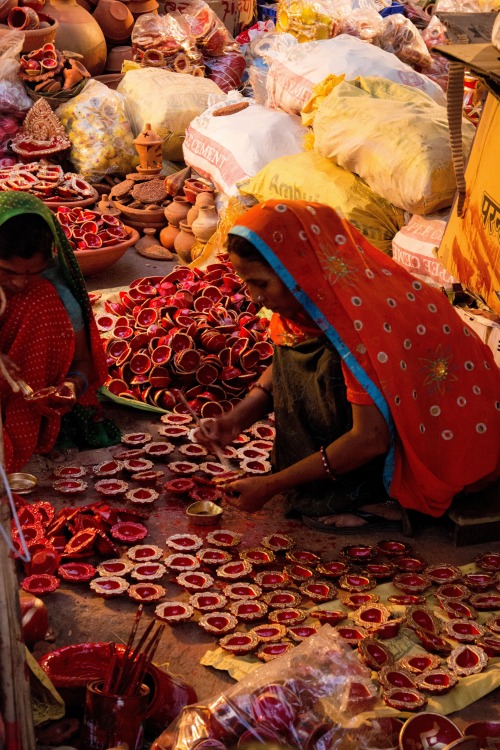 morningsandevenings:  Jaipur street bazaar, preparing for Diwali