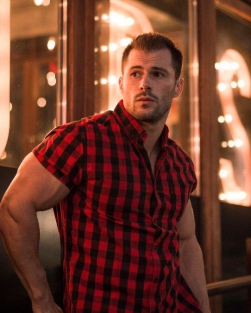msqln: Quin Bruce: nurse, model & buff gay 💪🏼