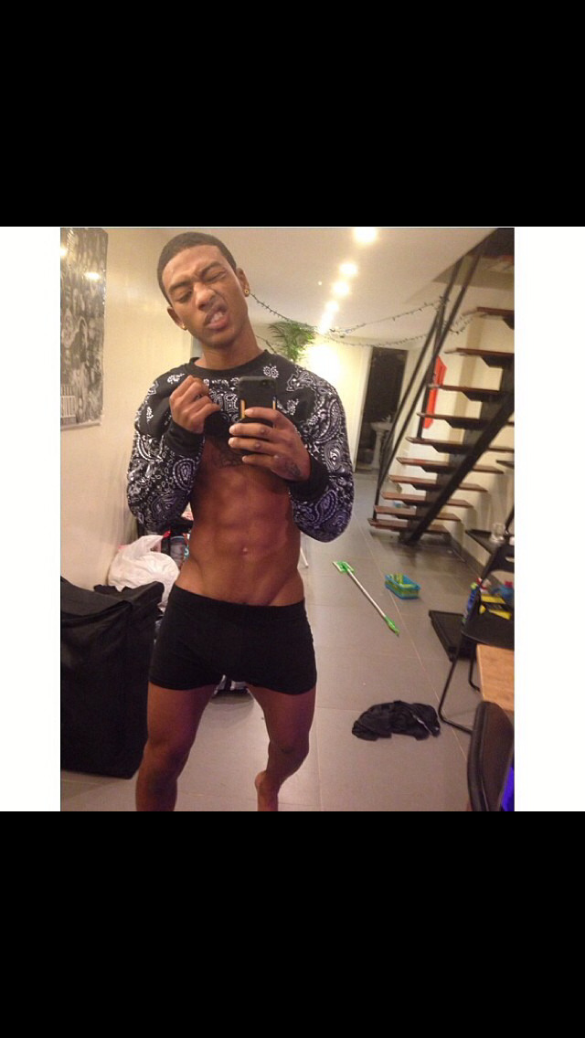 indyerik:  iconicbaits:  indyerik:  Follow me on twitter @iamindyerik 💦  Girl