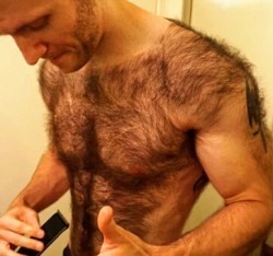 ombusman: sweatyhairylickable:  http://sweatyhairylickable.tumblr.com for more hairy sweaty dudes!   Wooow 