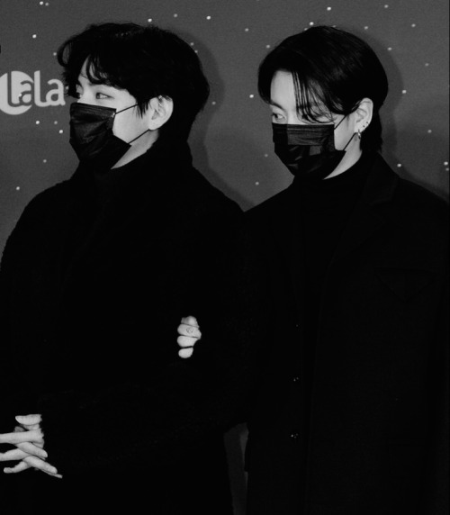 JUNGKOOK: Are These Two Lovers? They Seem Like.