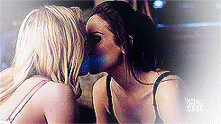 coinneachh:  30 days of valkubus └ day 8 - bo/tamsin + kisses 