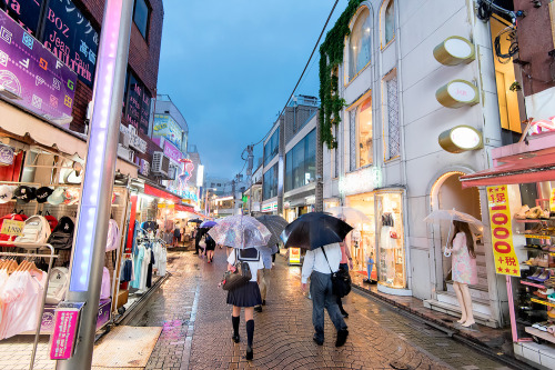 tokyo-fashion: Rainy night tonight on Takeshita Dori in Harajuku. The weather report for the next we