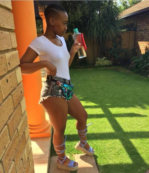 Awesomeblack-Girls:  Delicious Black Babes Are Desperate To Meet Men!