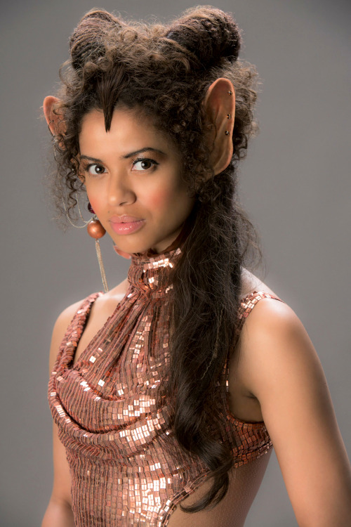 Sex fashionandcostumes:  Gugu Mbatha-Raw as Famulus pictures