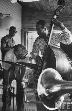 themaninthegreenshirt:  maya47000:  Summer jazz 1959 by Alfred Eisenstaedt  Percy Heath 