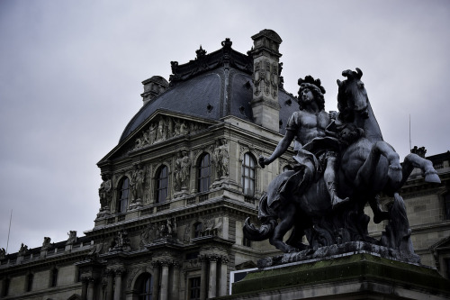 classical-beauty-of-the-past:Louvre,Paris by esteban moraine