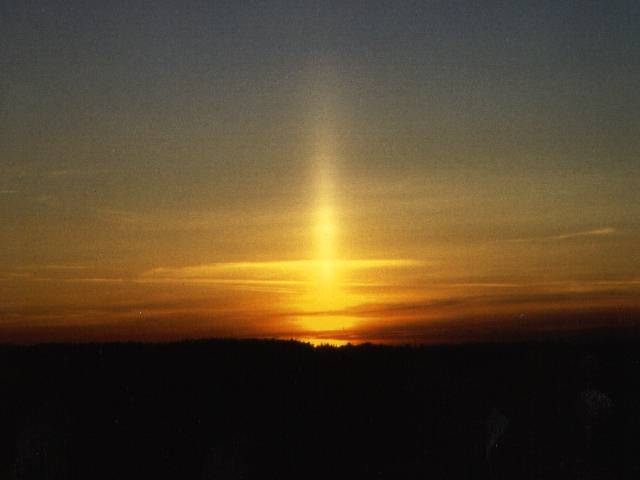 sixpenceee:  A sun pillar is a vertical shaft of light extending upward or downward