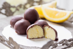 cake-stuff:  lemon and white chocolate truffles