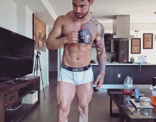 straightdudesexting:Straight hunk Sean Sarantos