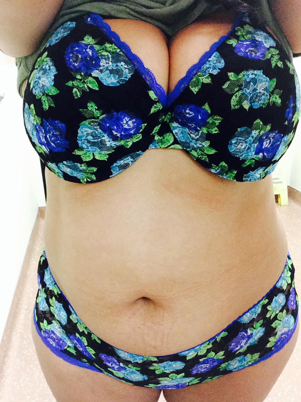 caro-linab:  caro-linab:  Love this matching panty/bra set   I need more!!!  sarahsleepshere