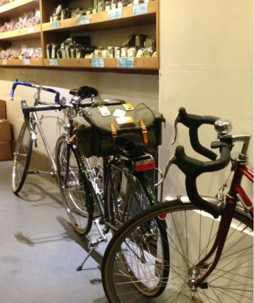 mercianmatt: Coffee plant on portobello road, great cycle friendly cafe with lovely coffee.