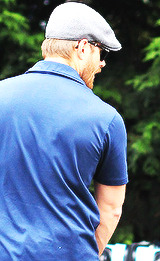 jensackles: ‘why am i so attracted to your back?’ - the photoset (x;x) 