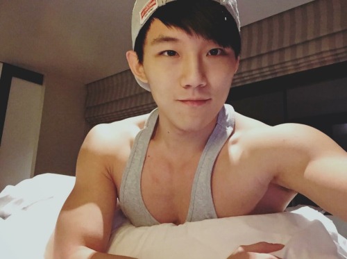 cloudzmaker:  Louis Leong, little sexy fresh meat from HK. Yummy.  Reblog & follow me for more hot stuff! 