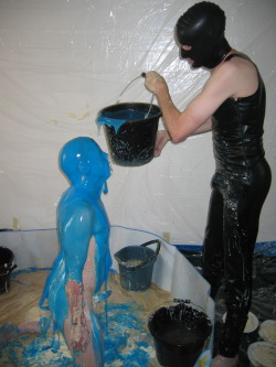 cover-me-in-filth:  Me in rubber gunging