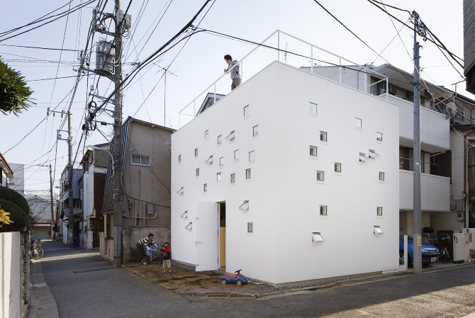 likeafieldmouse:  Takeshi Hosaka - Room Room (2011) The residents of Hosaka’s Room