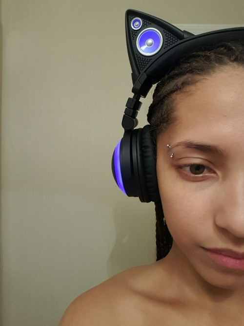 nsfwdomi:  Nakedness and my new headphones. Shooting my Christmas donation set tomorrow. Who’s excited for that?