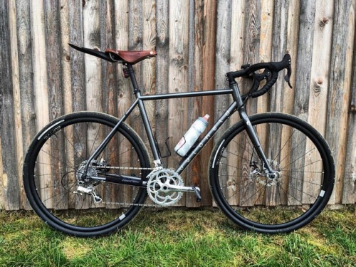 veloheld: A classic build? We would say a timeless veloheld.iconX Gravelbike. Thank you Alex for the