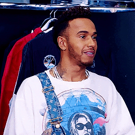 electric-arc:Lewis Hamilton Goes Sneaker Shopping With Complex (x)