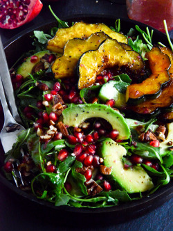 squaremeal:  (via Autumn Arugula Salad with Caramelized Squash, Spiced Pecans and Pomegranate Ginger Vinaigrette | How Sweet It Is)