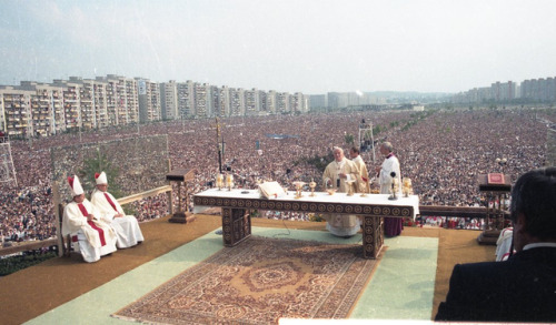 pol-ski:Pope John Paul II: ‘Our Polish freedom costs so much’, address to Polish Catholics - 1983‘I 