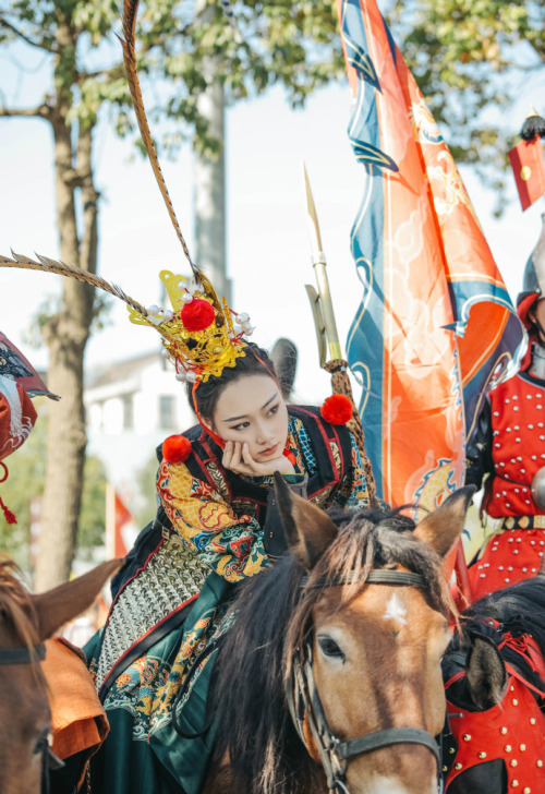 chinese armor and hanfu for riding and archery for women via 木有东南枝