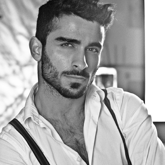 todohombres:  ¡Qué guapo es! 