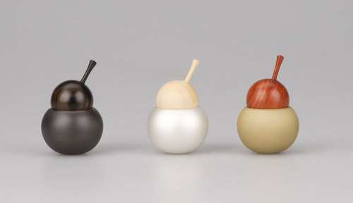 Love Japanese aesthetics - pear shaped zen &ldquo;dong&rdquo; by Koizumi Factory.