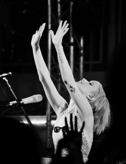 hayleywilliamsdaily: (x)  oh glory, come