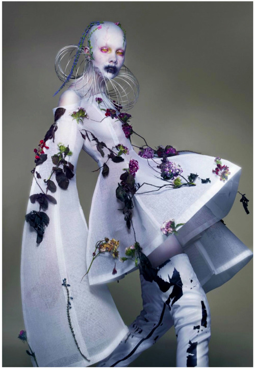 robertocustodioart:Hannah Rose by Nick Knight 2017