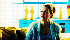 ironstarkasm:kara danvers without glasses + yellow/blue (req by anon)