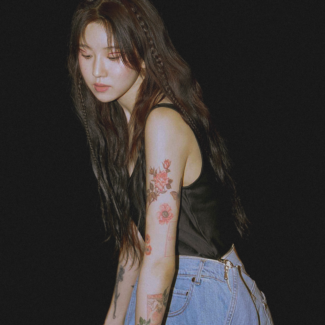 Baek Yerin Wearing A Tube Top Dress Reveals A Gorgeous Dragon And Flower  Tattoo Engraved On Her Slender Arm