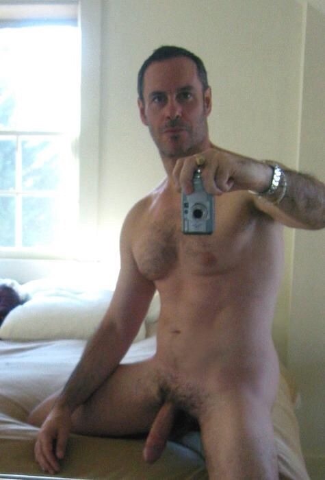 topshelfmen:  Hung nicely