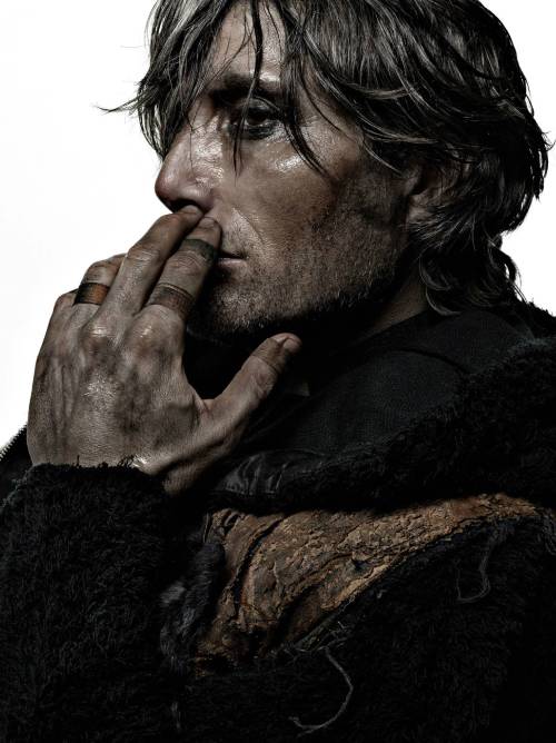 moosefeels:laureljupiter:insomniabug:gallusrostromegalus:signalrun:starbuckripley:Mads Mikkelsen i’m