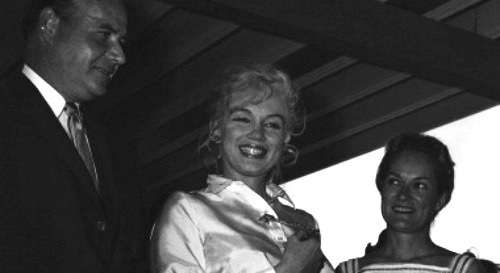Not really into MMonroe but she looks soooo pretty in these pics